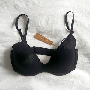 Skims Weightless Scoop Bra NWT Gorgeous 34D